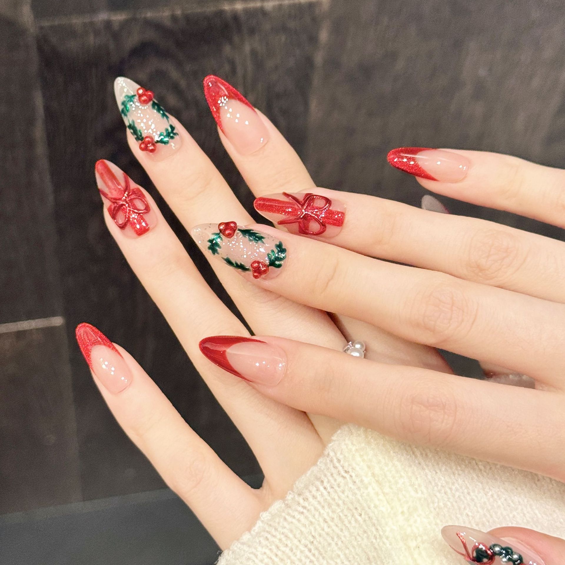 Nail Art Press On - 10 szt. Świąteczne czerwone, nude, średniej